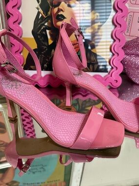 Vince Camuto Enella Patent Pink Sandals